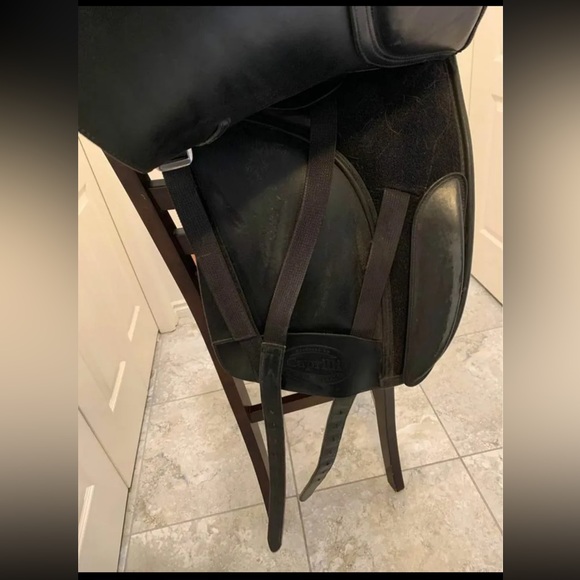 17.5” Bates Caprilli Saddle CAIR panel *Adjustable Gullet System* - Picture 5 of 14